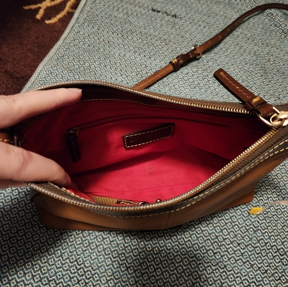 Dooney and Bourke Crossbody Bag - Picture 4 of 6
